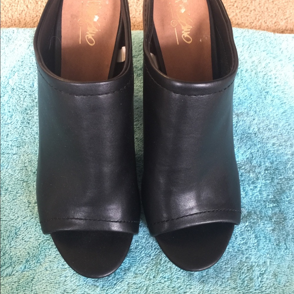 Mossimo leather sandals